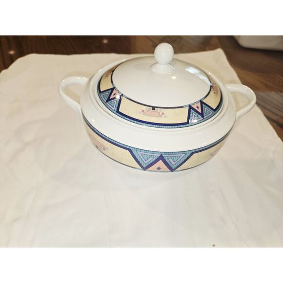 1.75 Quart Christopher Stuart Bowl With Lid Y0232 - Picture 7 of 7